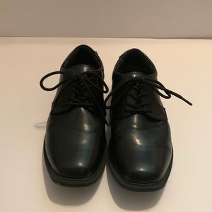 EUC Madison Avenue Boys Black Dress Shoes Size 2 1/2